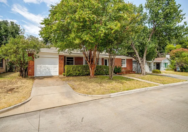 Photo 3 of Single family home for sale at 5736 Tracyne Dr, Westworth Village, TX 76114 | MLS# 21371807 | Listing updated on 2026-09-11