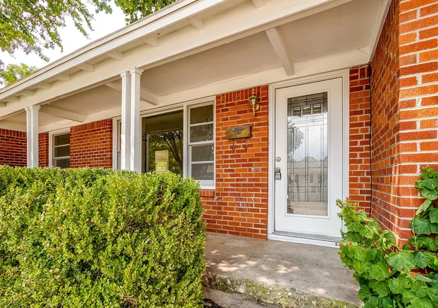 Photo 4 of Single family home for sale at 5736 Tracyne Dr, Westworth Village, TX 76114 | MLS# 21371807 | Listing updated on 2026-09-11