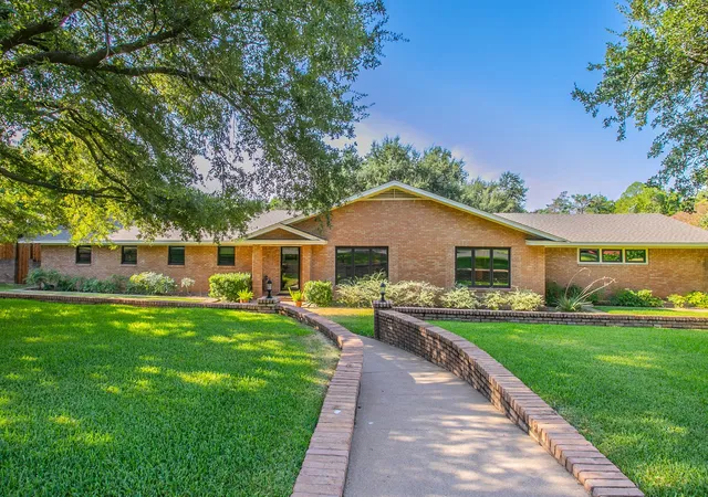 Photo 1 of Single family home for sale at 4936 Ridgeview Dr, Waco, TX 76710 | MLS# 21367081 | Listing updated on 2026-09-30
