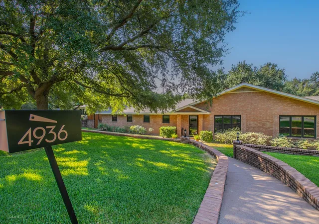 Photo 2 of Single family home for sale at 4936 Ridgeview Dr, Waco, TX 76710 | MLS# 21367081 | Listing updated on 2026-09-30