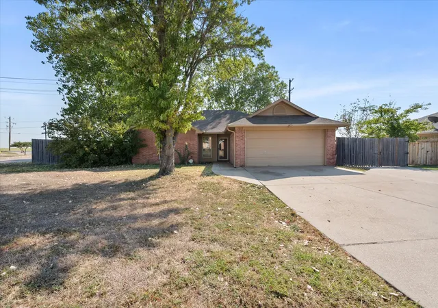 Photo 2 of Sale Pending at 1212 Charles Dr, Alvarado, TX 76009 | MLS# 21371665 | Listing updated on 2026-09-11
