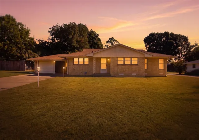 Photo 1 of Single family home for sale at 1713 E Mildred St, Sherman, TX 75090 | MLS# 21369589 | Listing updated on 2026-09-21
