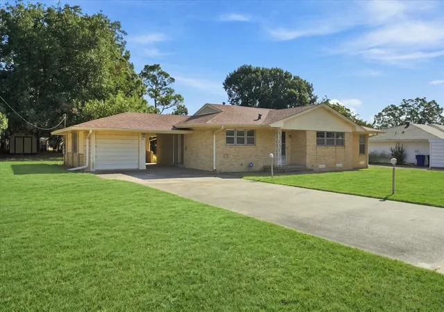 Photo 3 of Single family home for sale at 1713 E Mildred St, Sherman, TX 75090 | MLS# 21369589 | Listing updated on 2026-09-21