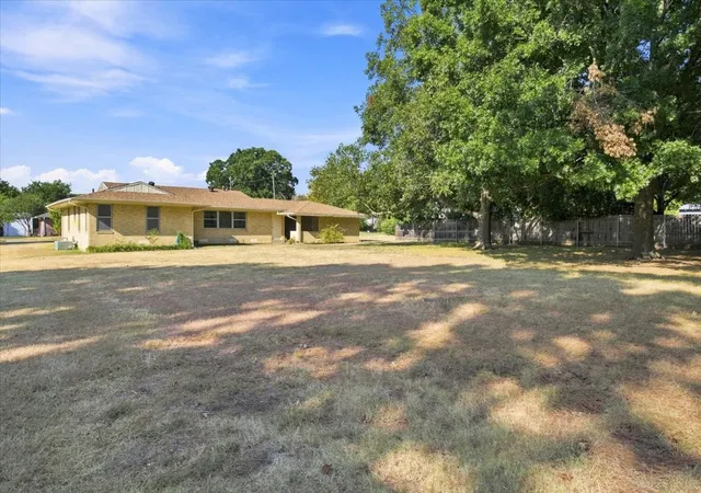 Photo 4 of Single family home for sale at 1713 E Mildred St, Sherman, TX 75090 | MLS# 21369589 | Listing updated on 2026-09-21