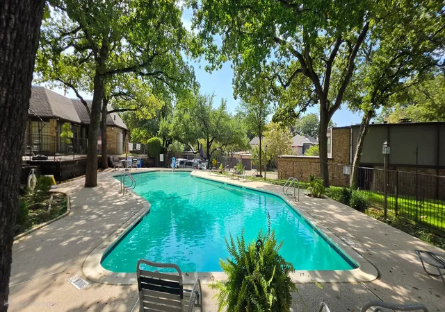 Photo 3 of Townhouse for sale at 2781 Fairway Park St, Grand Prairie, TX 75050 | MLS# 21362993 | Listing updated on 2026-09-10