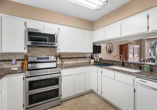 Photo 3 of Townhouse for sale at 2781 Fairway Park St, Grand Prairie, TX 75050 | MLS# 21362993 | Listing updated on 2026-09-10