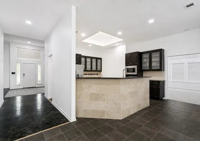 Photo 3 of Single family home for sale at 2920 Winding Creek Dr, Plano, TX 75023 | MLS# 21370056 | Listing updated on 2026-09-12