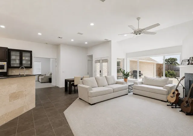 Photo 4 of Single family home for sale at 2920 Winding Creek Dr, Plano, TX 75023 | MLS# 21370056 | Listing updated on 2026-09-12