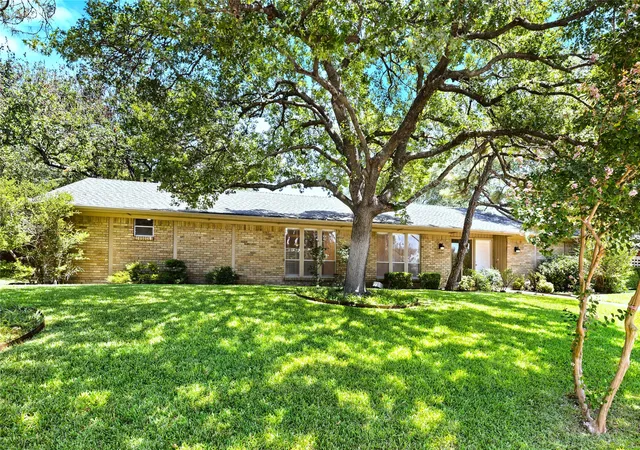 Photo 1 of Single family home for sale at 14918 Vistaridge Dr, Dallas, TX 75248 | MLS# 21360512 | Listing updated on 2026-09-08