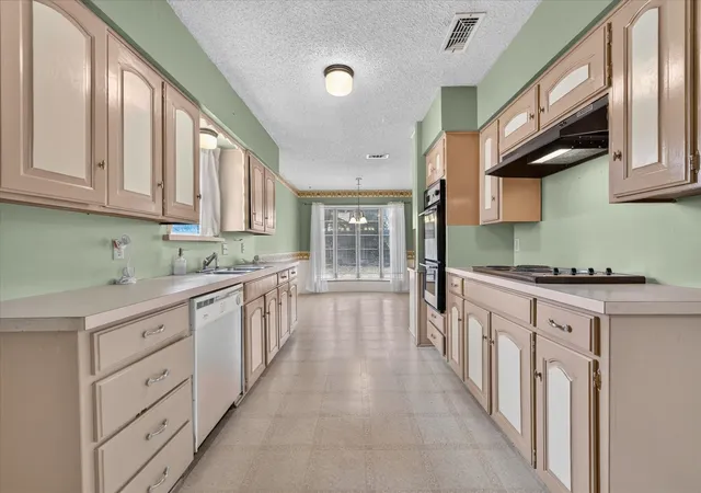 Photo 4 of Single family home for sale at 1617 Bent Oak Dr, Bedford, TX 76021 | MLS# 21369455 | Listing updated on 2026-09-11