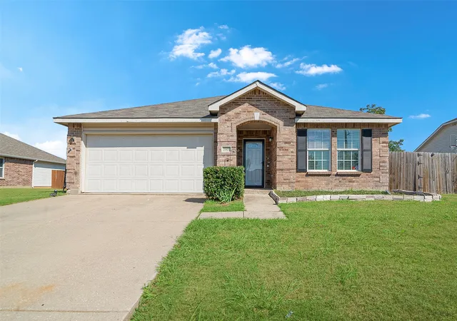 Photo 1 of Sale Pending at 2901 Saddle Dr, Denton, TX 76210 | MLS# 21371866 | Listing updated on 2026-09-11