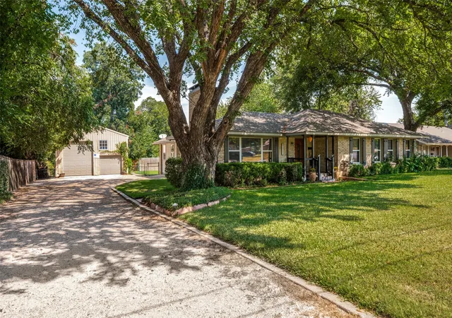 Photo 3 of Sale Pending at 1515 Francis St, Carrollton, TX 75006 | MLS# 21368794 | Listing updated on 2026-09-14