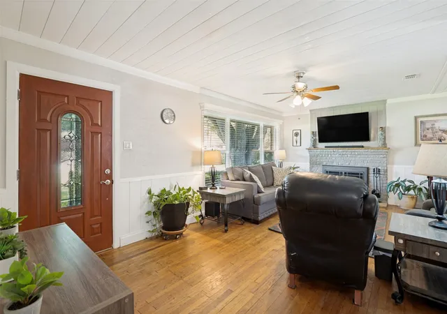 Photo 4 of Sale Pending at 1515 Francis St, Carrollton, TX 75006 | MLS# 21368794 | Listing updated on 2026-09-14