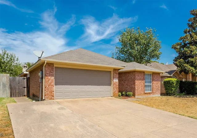 Photo 2 of Single family home for sale at 515 Alameda Ave, Duncanville, TX 75137 | MLS# 21371693 | Listing updated on 2026-09-11