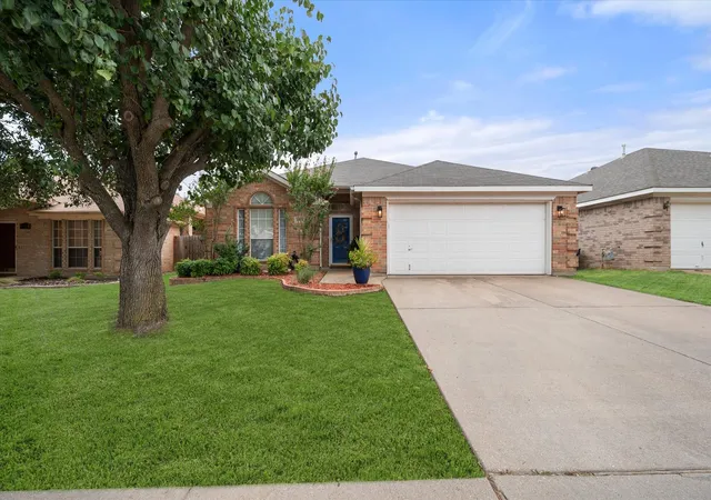 Photo 2 of Sale Pending at 6920 Coldwater Canyon Rd, Fort Worth, TX 76132 | MLS# 21369967 | Listing updated on 2026-09-14