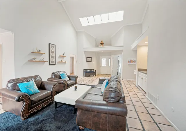 Photo 4 of Single family home for sale at 2512 Winding Hollow Ln, Arlington, TX 76006 | MLS# 21371984 | Listing updated on 2026-09-11
