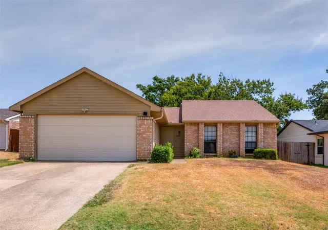 Photo 1 of Single family home for sale at 2602 Knoll Trl, Euless, TX 76039 | MLS# 21369302 | Listing updated on 2026-09-12