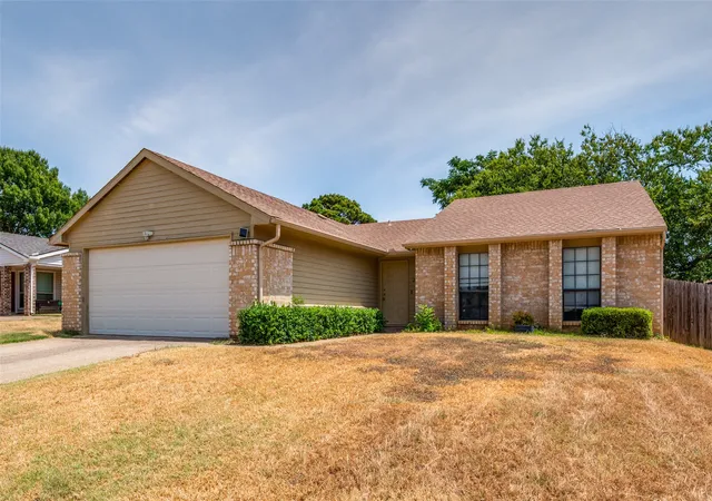 Photo 2 of Single family home for sale at 2602 Knoll Trl, Euless, TX 76039 | MLS# 21369302 | Listing updated on 2026-09-12