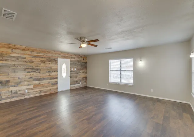 Photo 3 of Single family home for sale at 157 Harbor Dr, Gun Barrel City, TX 75156 | MLS# 21370602 | Listing updated on 2026-09-14