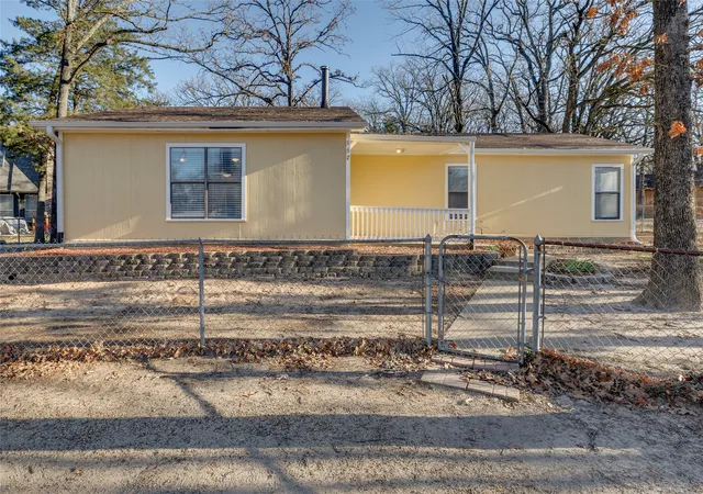 Photo 3 of Single family home for sale at 157 Harbor Dr, Gun Barrel City, TX 75156 | MLS# 21370602 | Listing updated on 2026-09-14