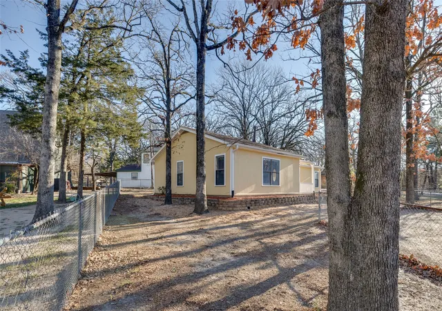 Photo 4 of Single family home for sale at 157 Harbor Dr, Gun Barrel City, TX 75156 | MLS# 21370602 | Listing updated on 2026-09-14