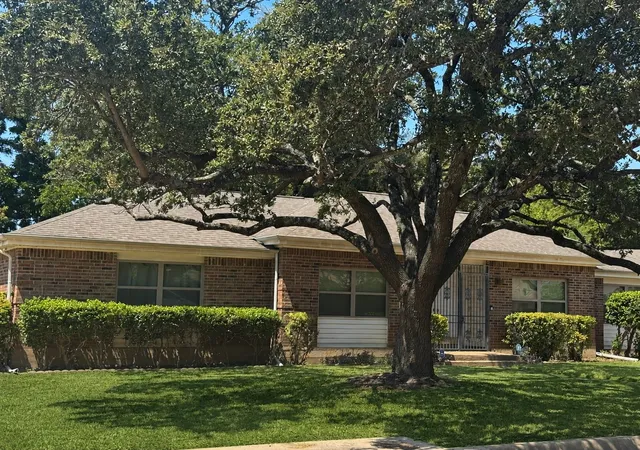 Photo 1 of Sale Pending at 2108 Barron Ln, Fort Worth, TX 76112 | MLS# 21367536 | Listing updated on 2026-10-05