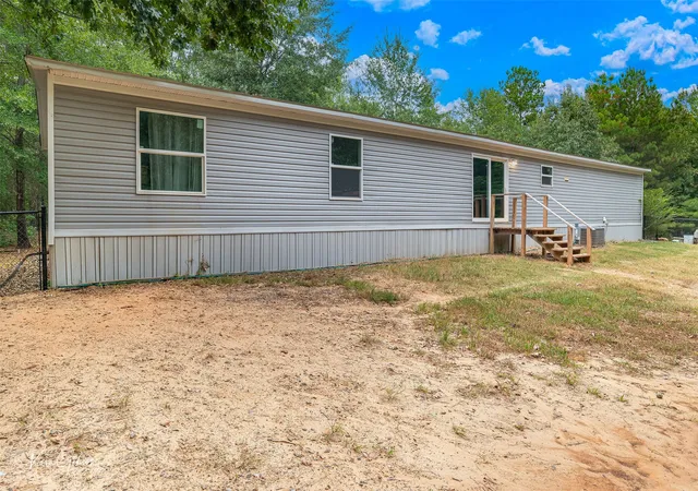 Photo 3 of Manufactured home for sale at 9383 Carrera Dr, Mooringsport, LA 71060 | MLS# 21372025 | Listing updated on 2026-09-14