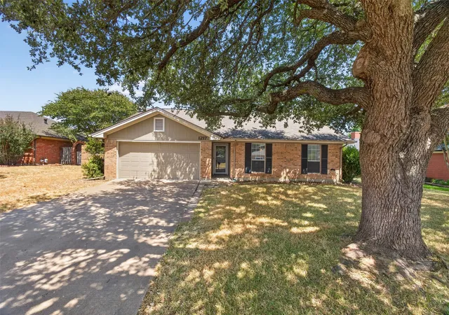 Photo 1 of Single family home for sale at 1217 Stonelake Dr, Cleburne, TX 76033 | MLS# 21372048 | Listing updated on 2026-09-11