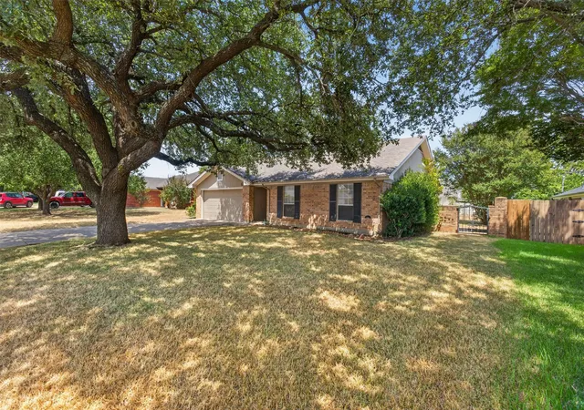 Photo 3 of Single family home for sale at 1217 Stonelake Dr, Cleburne, TX 76033 | MLS# 21372048 | Listing updated on 2026-09-11