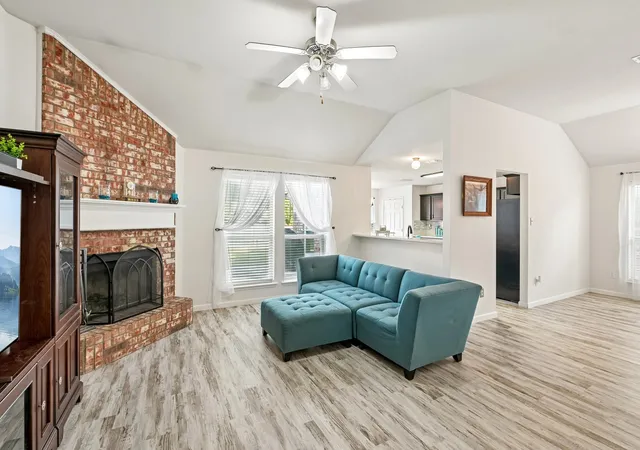 Photo 3 of Sale Pending at 6925 Evening Shade Ln, Arlington, TX 76002 | MLS# 21371977 | Listing updated on 2026-09-14