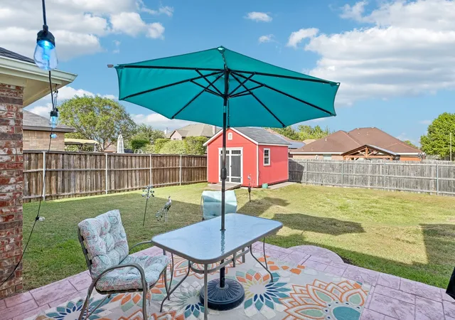 Photo 4 of Sale Pending at 6925 Evening Shade Ln, Arlington, TX 76002 | MLS# 21371977 | Listing updated on 2026-09-14