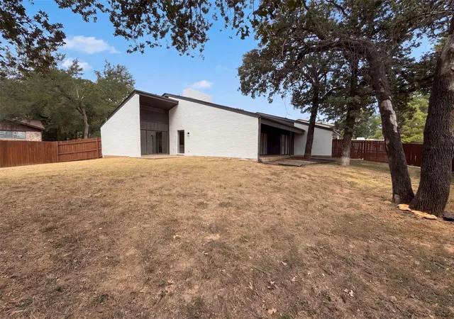 Photo 4 of Sale Pending at 742 Hummingbird Cir, Lewisville, TX 75067 | MLS# 21372073 | Listing updated on 2026-09-09