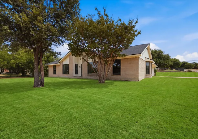 Photo 1 of Single family home for sale at 200 Verna Trl N, Fort Worth, TX 76108 | MLS# 21371993 | Listing updated on 2026-09-16
