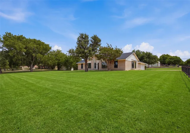 Photo 2 of Single family home for sale at 200 Verna Trl N, Fort Worth, TX 76108 | MLS# 21371993 | Listing updated on 2026-09-16
