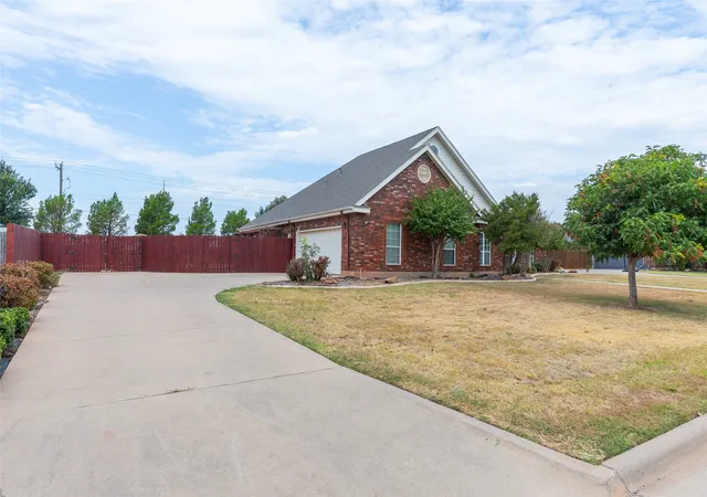 Photo 3 of Sale Pending at 8626 Ranch Rd, Abilene, TX 79602 | MLS# 21371634 | Listing updated on 2026-10-04