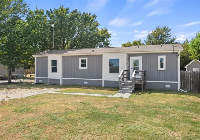 Photo 1 of Sale Pending at 2995 County Road 1063, Farmersville, TX 75442 | MLS# 21372116 | Listing updated on 2026-09-10
