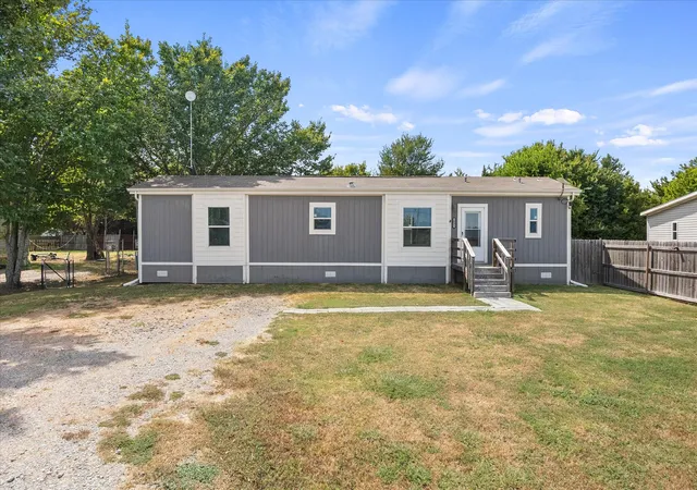 Photo 3 of Sale Pending at 2995 County Road 1063, Farmersville, TX 75442 | MLS# 21372116 | Listing updated on 2026-09-10