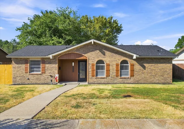 Photo 1 of Sale Pending at 8411 Stallcup Dr, Mesquite, TX 75150 | MLS# 21371884 | Listing updated on 2026-09-11