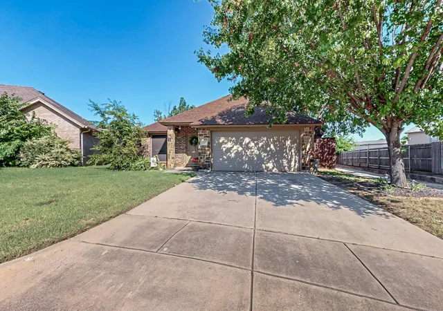 Photo 2 of Sale Pending at 337 Grace Cir, Hurst, TX 76053 | MLS# 21371925 | Listing updated on 2026-09-22