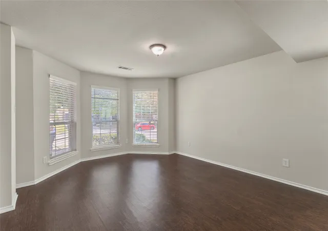 Photo 4 of Single family home for sale at 7100 Livingston Dr, Denton, TX 76210 | MLS# 21367936 | Listing updated on 2026-09-13