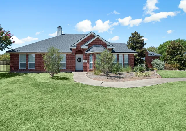 Photo 3 of Single family home for sale at 945 Scarlett Dr, Allen, TX 75002 | MLS# 21368889 | Listing updated on 2026-09-14