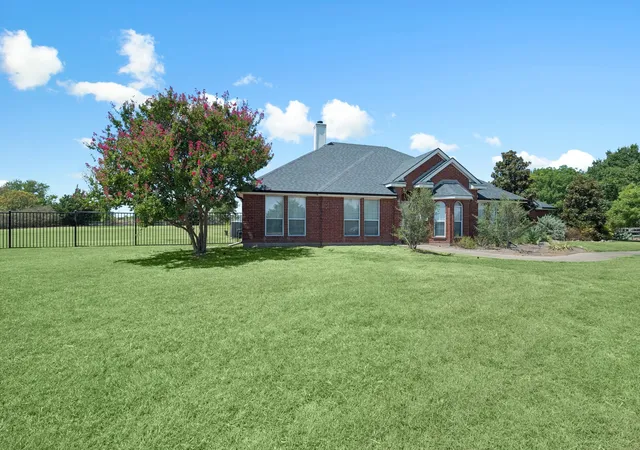 Photo 4 of Single family home for sale at 945 Scarlett Dr, Allen, TX 75002 | MLS# 21368889 | Listing updated on 2026-09-14