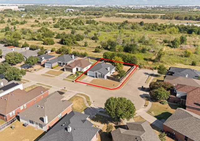 Photo 3 of Sale Pending at 1025 Buffalo Springs Dr, Fort Worth, TX 76140 | MLS# 21371910 | Listing updated on 2026-09-21