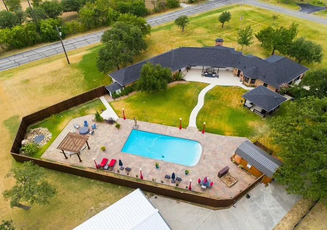 Photo 3 of Single family home for sale at 138 Green Oaks Dr, Bartonville, TX 76226 | MLS# 21369085 | Listing updated on 2026-10-04