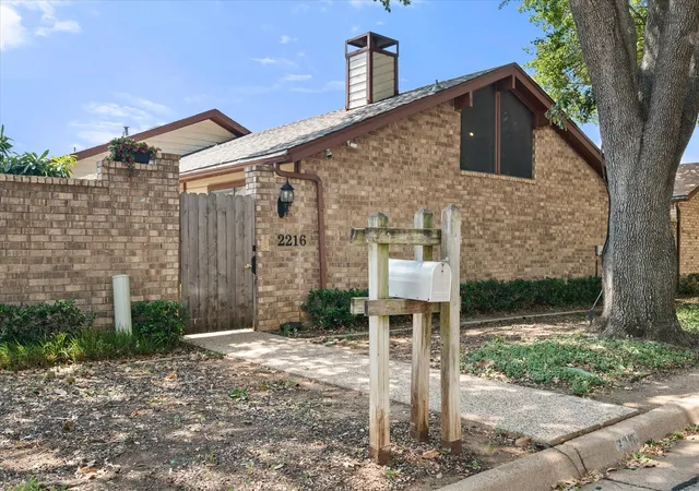 Photo 1 of Sale Pending at 2216 Winter Sunday Wy, Arlington, TX 76012 | MLS# 21370469 | Listing updated on 2026-09-15