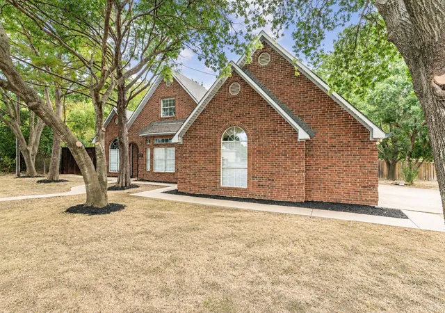 Photo 3 of Single family home for sale at 227 N Hopson St, Van Alstyne, TX 75495 | MLS# 21370325 | Listing updated on 2026-09-20