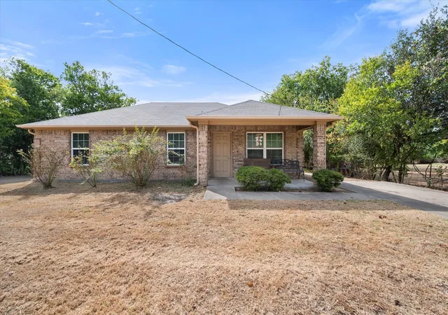 Photo 3 of Single family home for sale at 700 Cypress Ave, Corsicana, TX 75110 | MLS# 21372175 | Listing updated on 2026-09-26