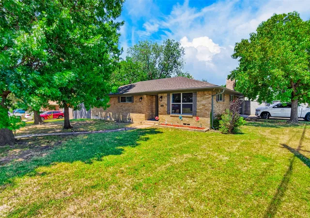 Photo 1 of Single family home for sale at 2400 Kent Cir, Greenville, TX 75402 | MLS# 21372172 | Listing updated on 2026-10-03