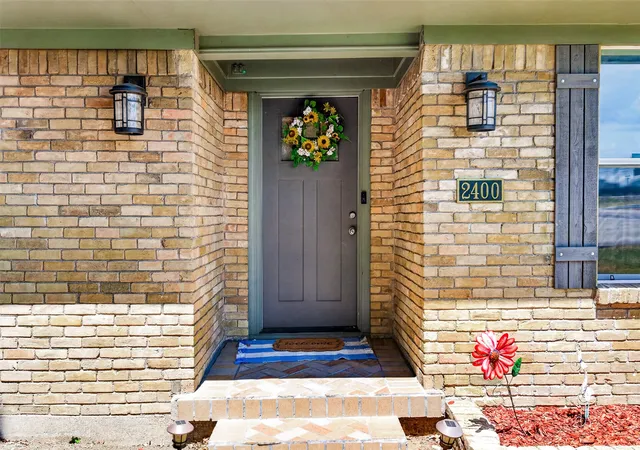Photo 2 of Single family home for sale at 2400 Kent Cir, Greenville, TX 75402 | MLS# 21372172 | Listing updated on 2026-10-03