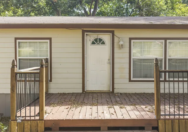 Photo 2 of Manufactured home for sale at 374 County Road 191, Gainesville, TX 76240 | MLS# 21372337 | Listing updated on 2026-09-09